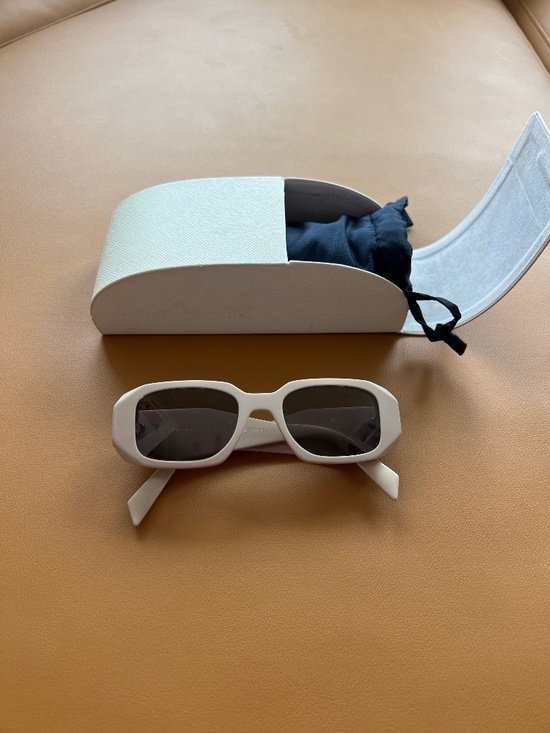 Prada SPR17W sunglasses main image 4